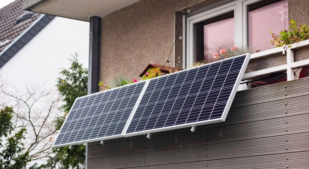 Generico Kit Fotovoltaico per Balcone da 820W, 4.19% di Efficienza, Grigio Argento, con Funzione WLAN e Inverter Micro da 800W, Include Staffa e Cavi da 10m e 3m, Facile Installazione