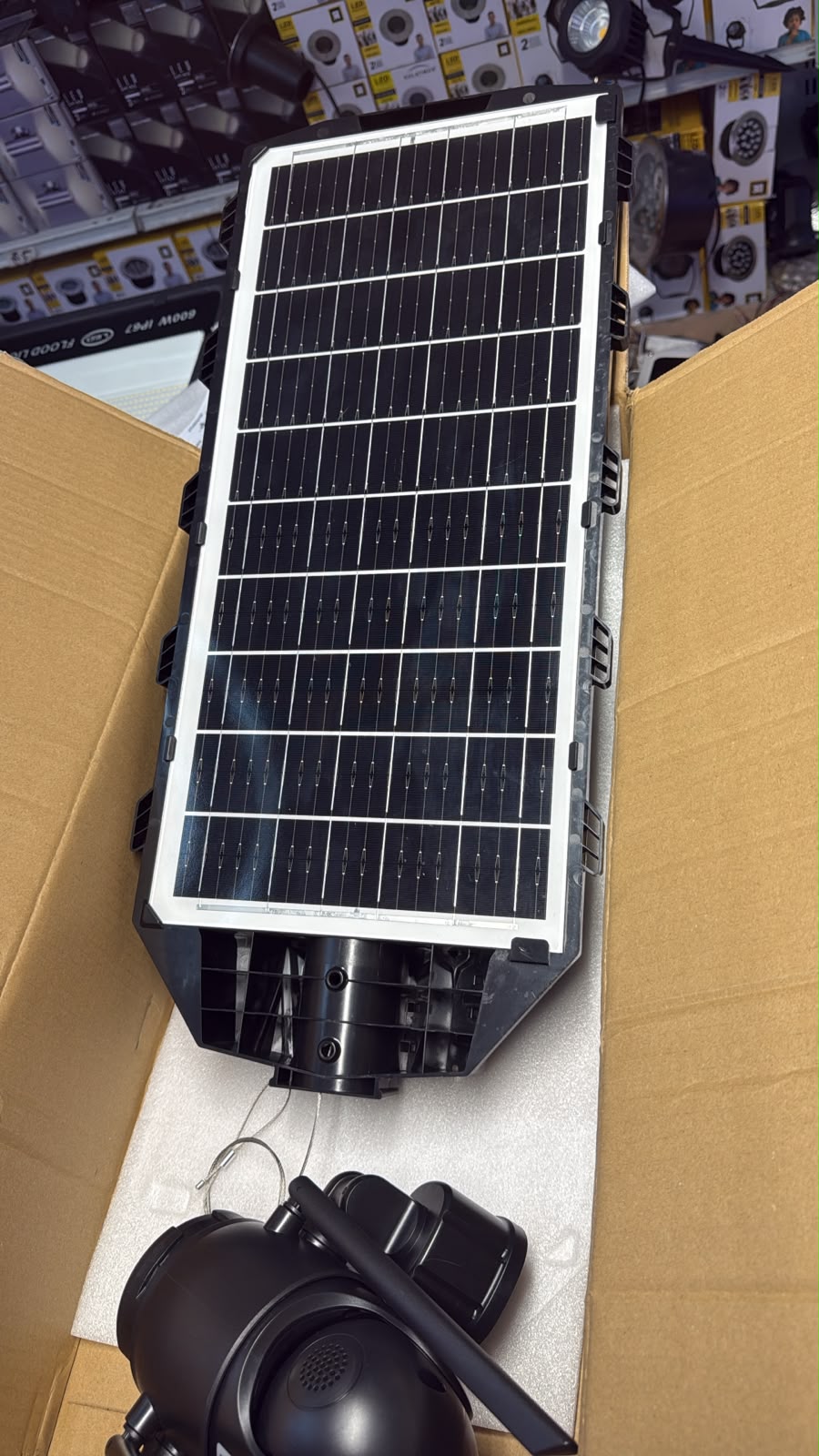 Lampione Solare LED 600W Faro Strada Giardino Da Esterno Sensore Movimento IP65